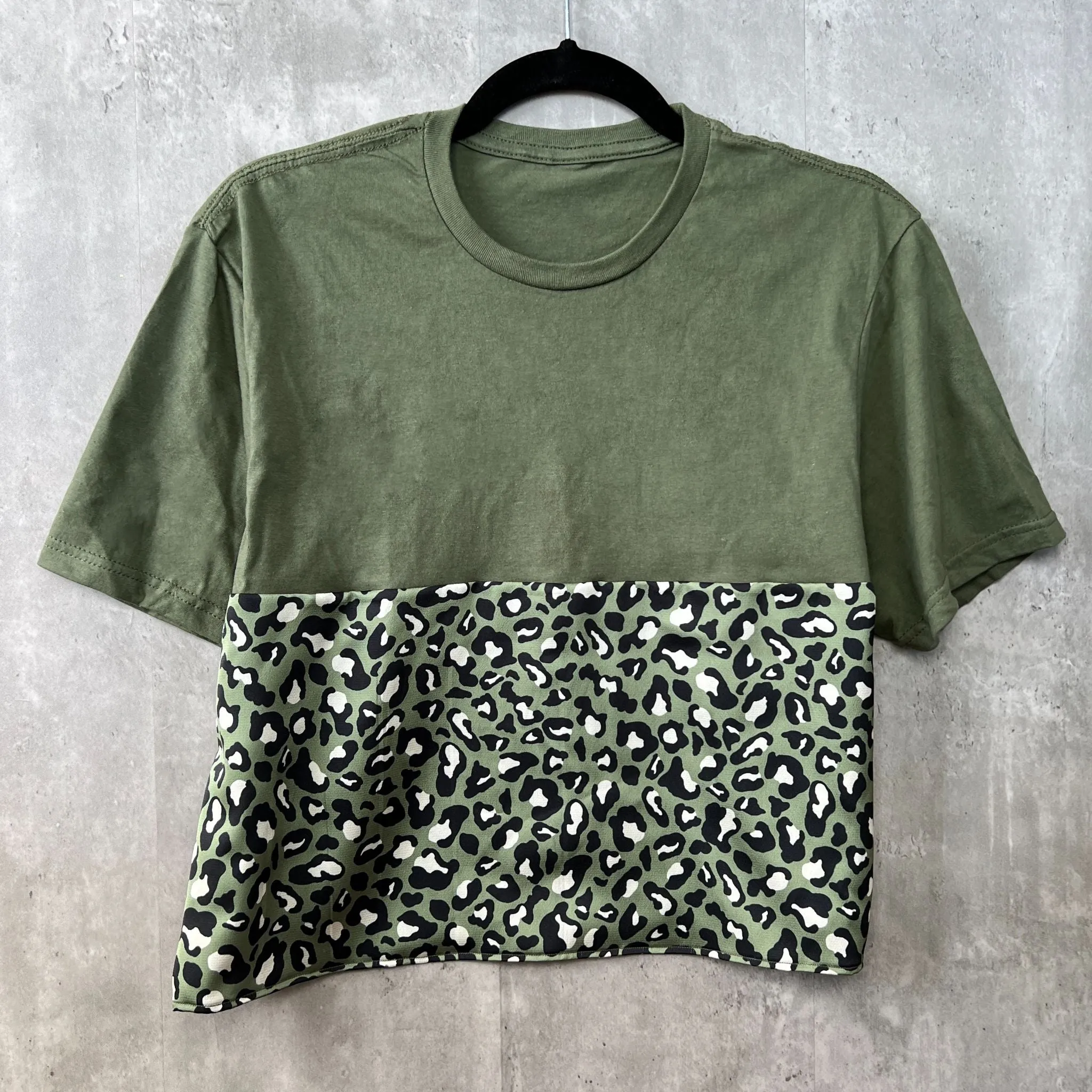 Olive Green Leopard Print Sporty Crop Tee